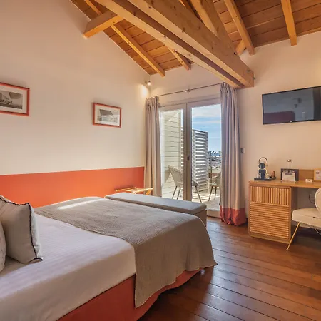 Hotel Côté Sable 4*